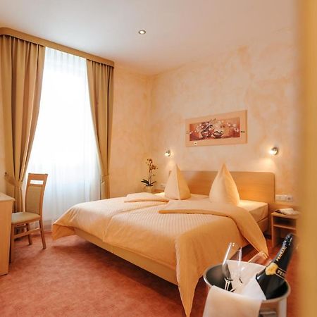 Hotel Mediterraneo Neustadt an der Weinstraße الغرفة الصورة